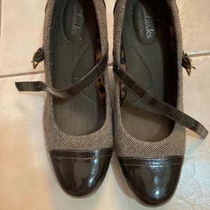 Clarks pumps